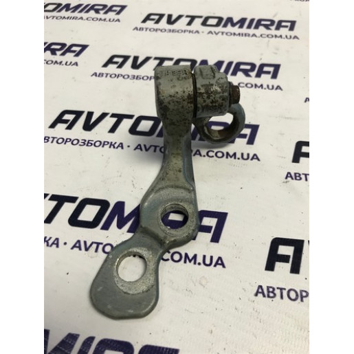 Завіс двері передньої правої верхній Ford Focus 2 HB 2005-2010 3M51R22800AH